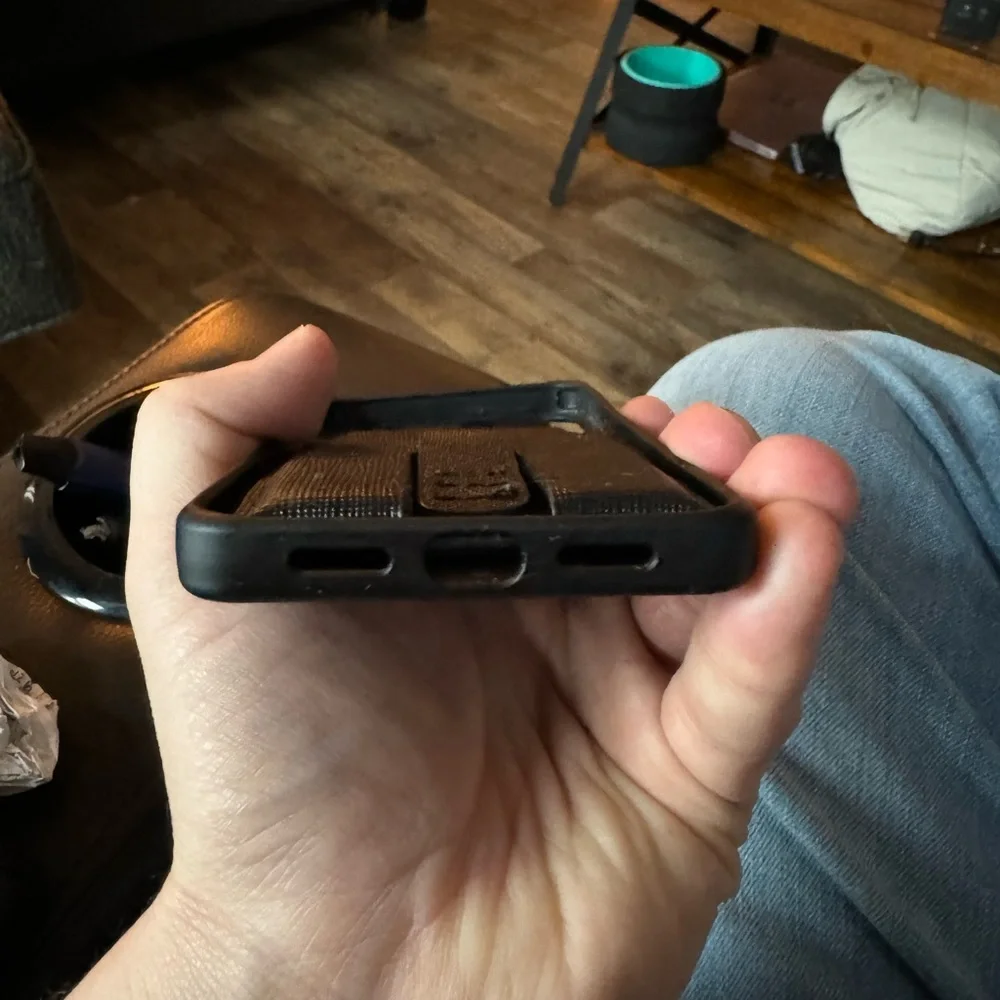 Magbak case & wallet/cardholder. Like new. Black.